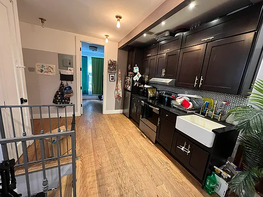 Rented by Delmark Realty LLC | media 106