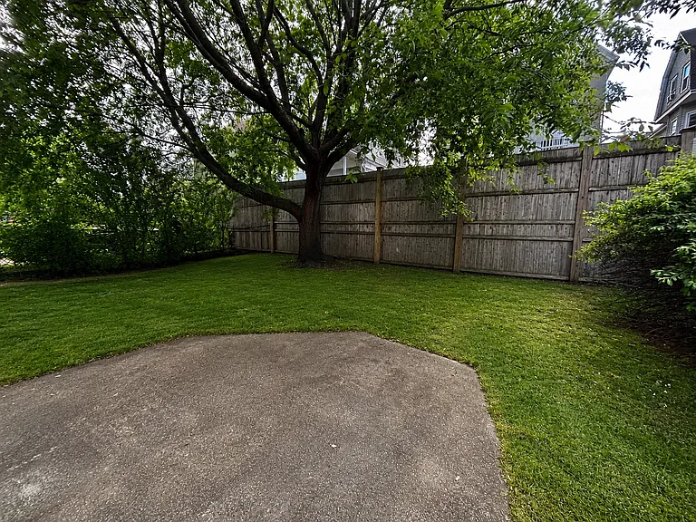 81 Bristol Rd — Photo 28