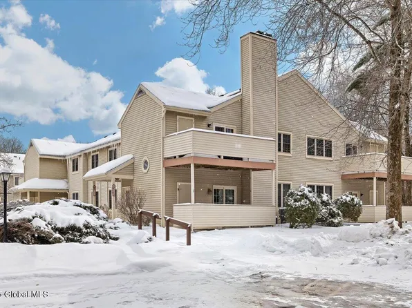 143 Monmouth Way, Halfmoon, NY 12065