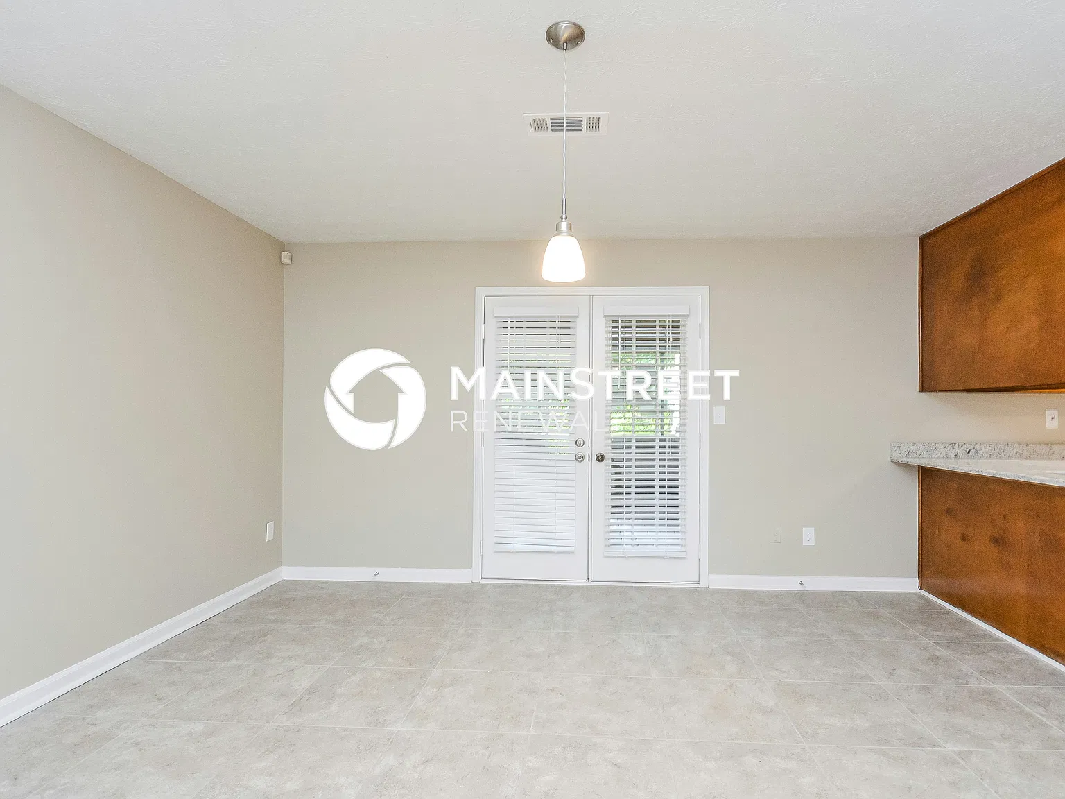 525 Ivy Ln — Photo 4