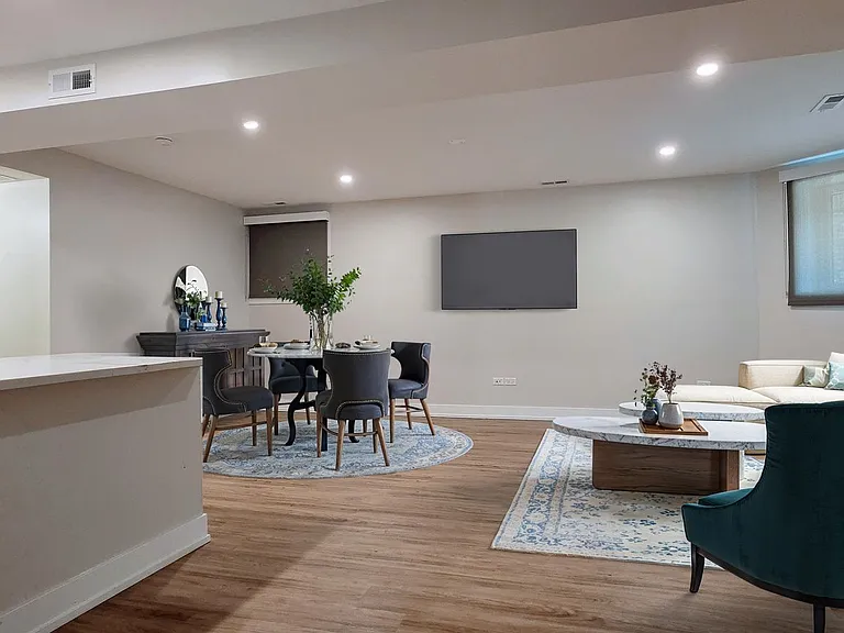 2230 W Wilson Ave — Photo 5