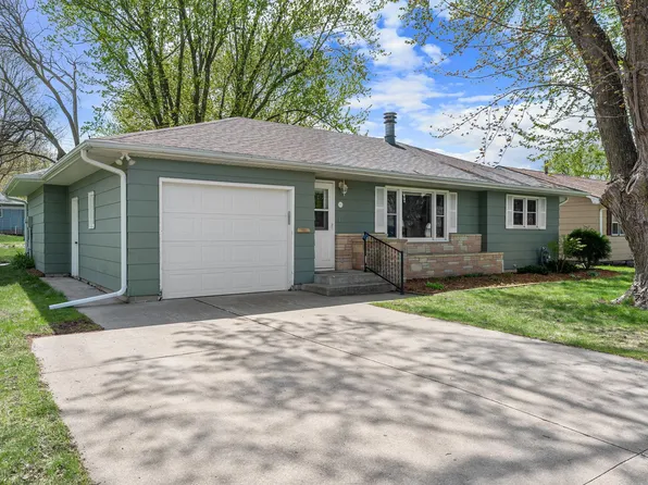 555 14th St NE, Owatonna, MN 55060