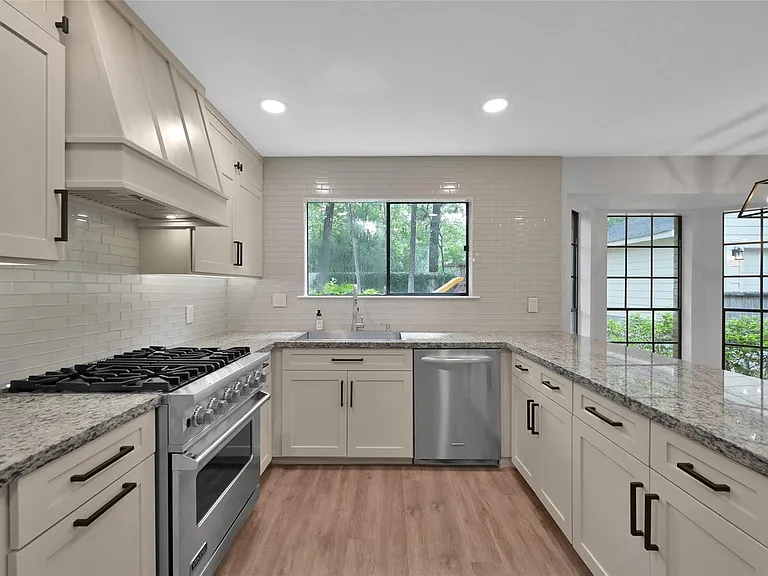 14 E Wandering Oak Dr — Photo 17