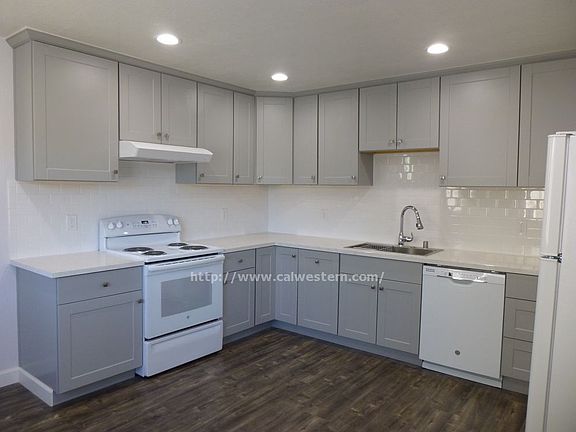 2nd image of 895 Burbank Dr APT 1