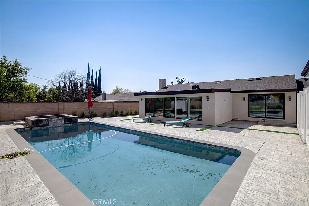 3 bed, 2.5 bath, 2000 sqft, $5,999 — Photo 4