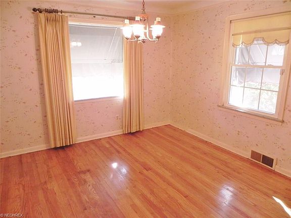 4th image of 1846 E 223rd St