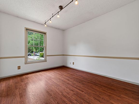 5th image of 5812 Shamrock Rd