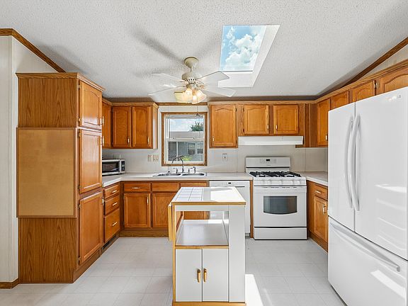 3rd image of 1012 Collins Dr