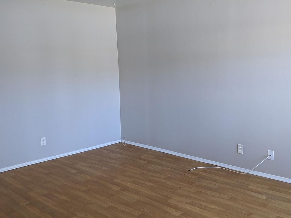 Entire interior has been repainted 10/8/2020 in cool relaxing colors.