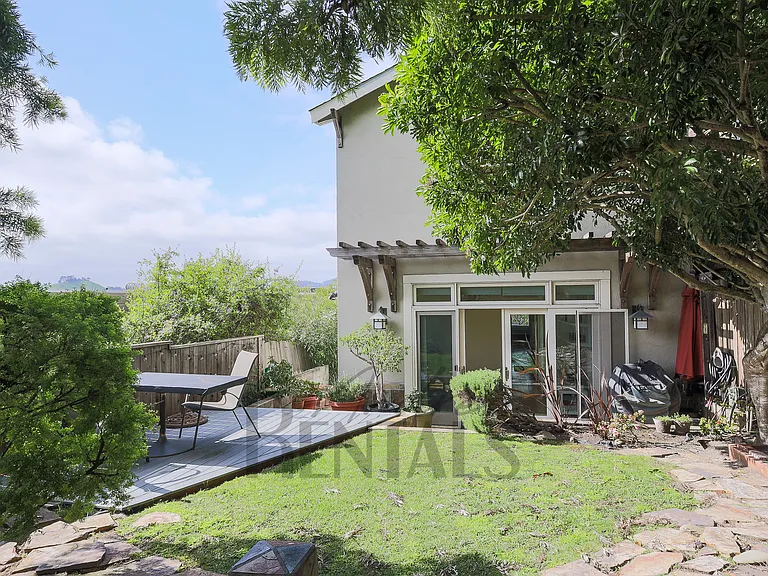 1029 Rhode Island St — Photo 39