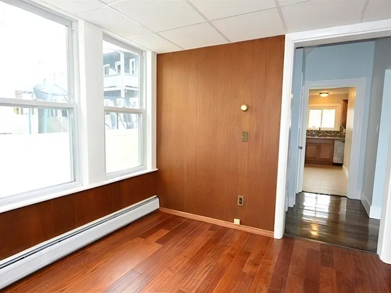 12 Eaton St — Photo 3