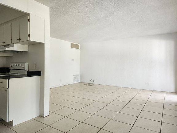 4th image of 1142 S Ridgewood Ave #411