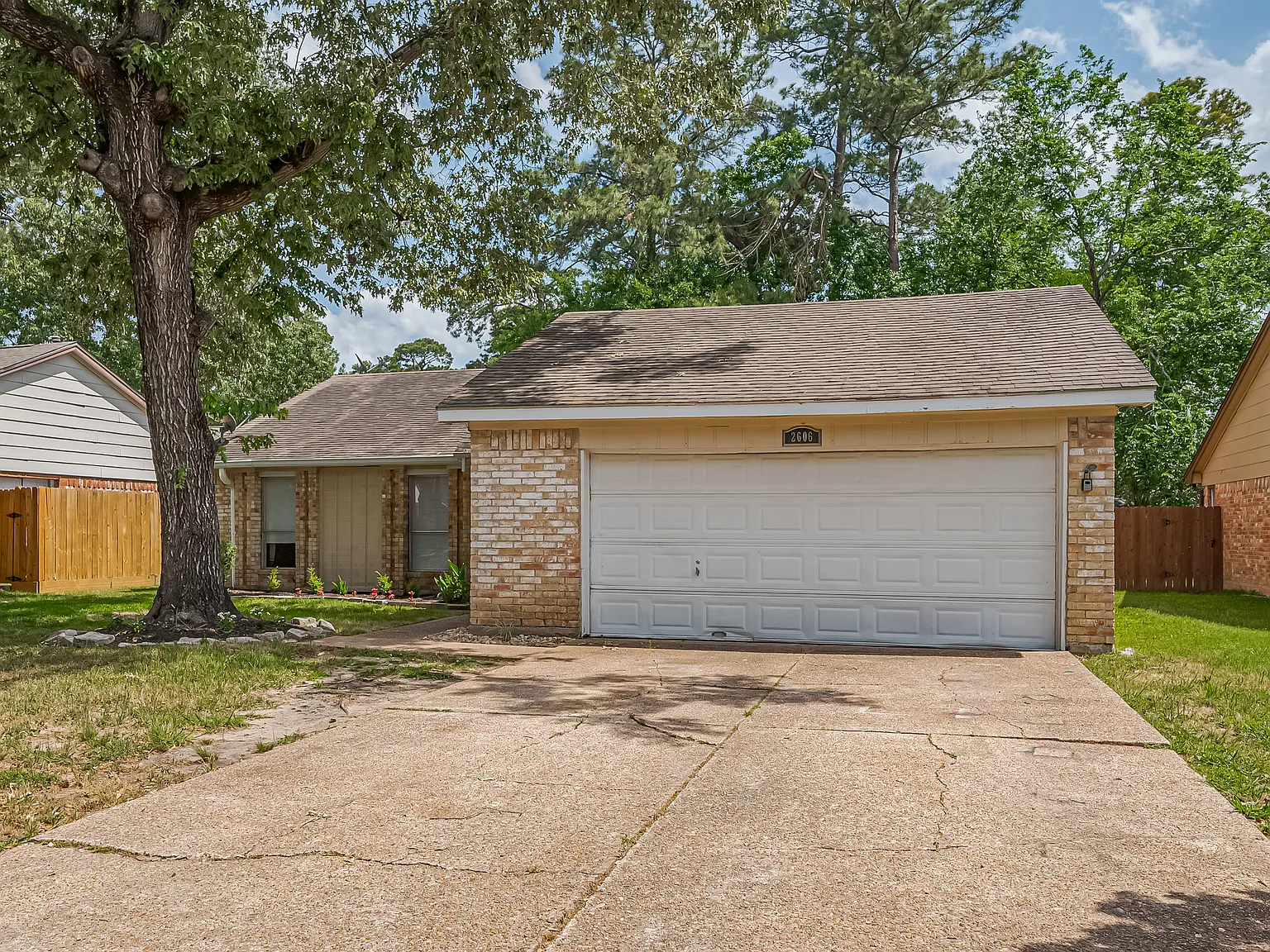 2606 Lexington Woods Dr — Photo 4