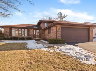 7031 Ticonderoga Rd, Downers Grove, IL 60516