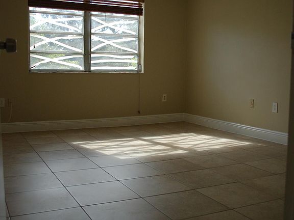 5th image of 1225 NE 124th St APT 21A