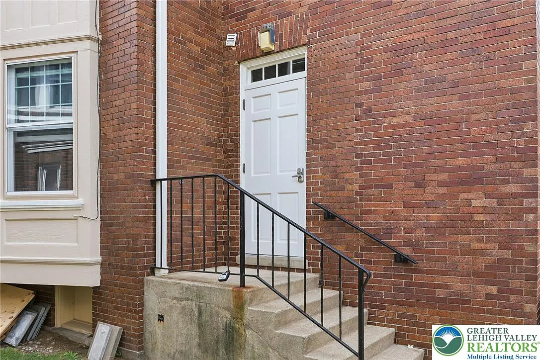 1 bed, 1.0 bath, 1000 sqft, $1,700 — Photo 3