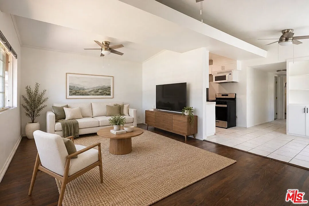 2 bed, 2.0 bath, 855 sqft, $4,700 — Photo 3