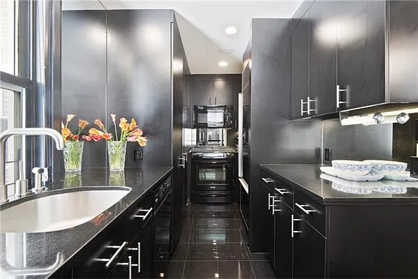 Sold by Siderow Residential Group | media 4