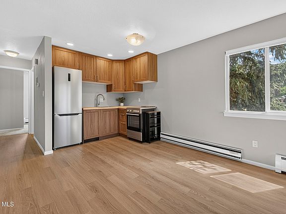5th image of 411 Hi Country Drive #4-12