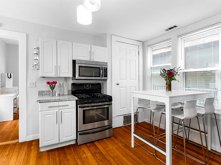 181 W 5th St #2 — Photo 2