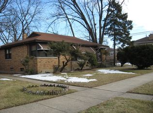 9215 Tripp Ave, Skokie, IL 60076