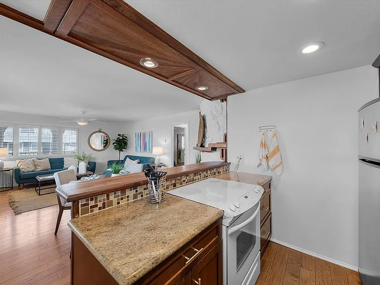 644 Manhattan Beach Blvd #10 — Photo 7