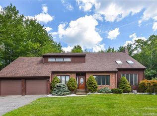 1 Summer Brook Ln, Cromwell, CT 06416