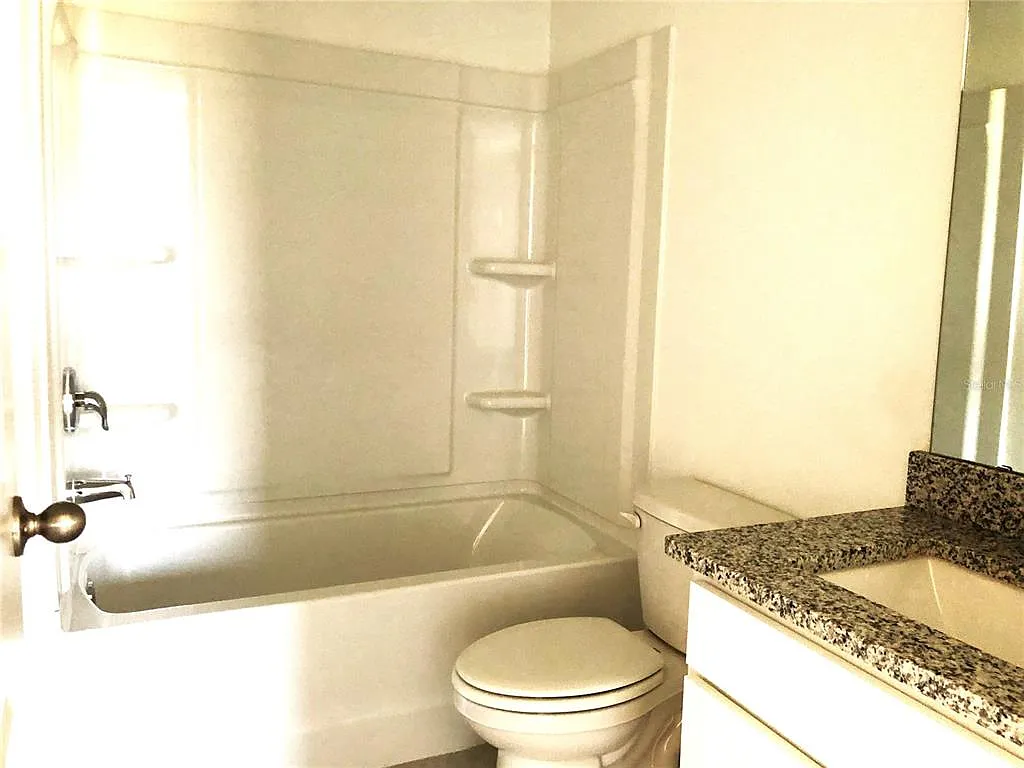 3 bed, 2.0 bath, 1771 sqft, $2,400 — Photo 4