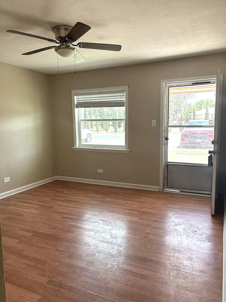 2 bed, 1.0 bath, 700 sqft, $1,400 — Photo 3