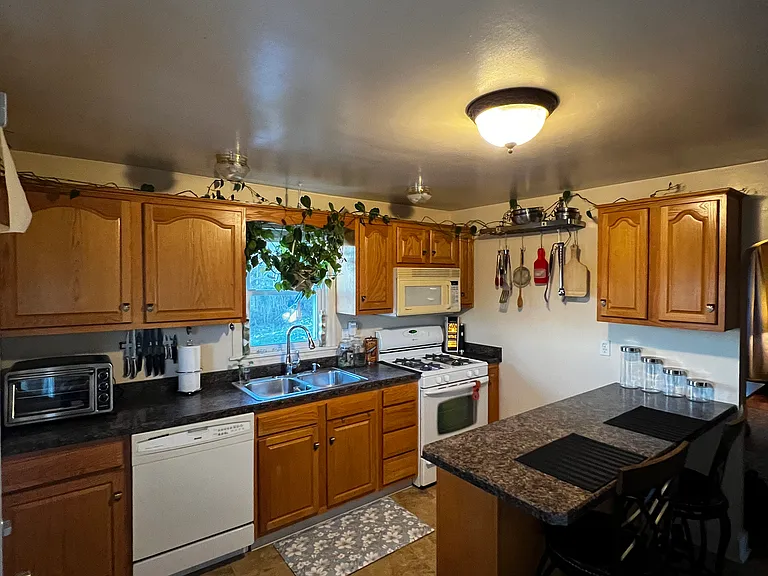562 Tannehill St — Photo 5