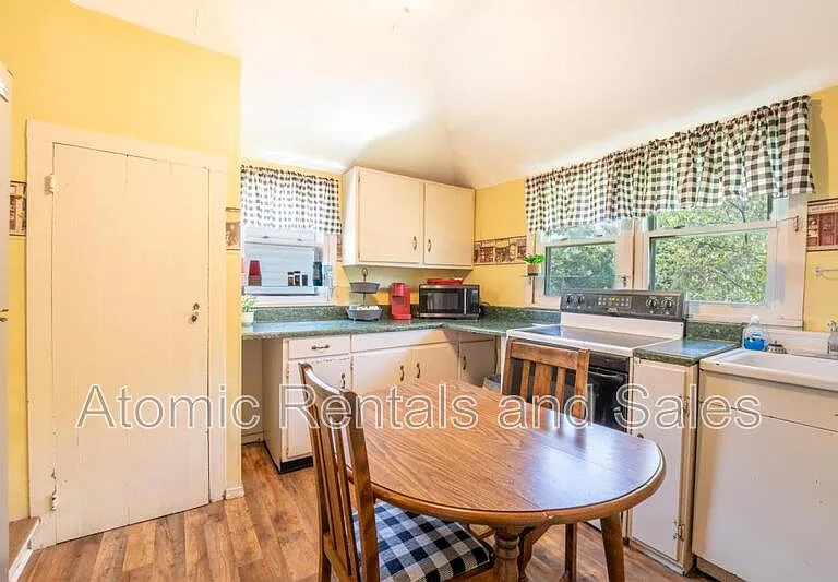 714 E Jefferson St — Photo 8