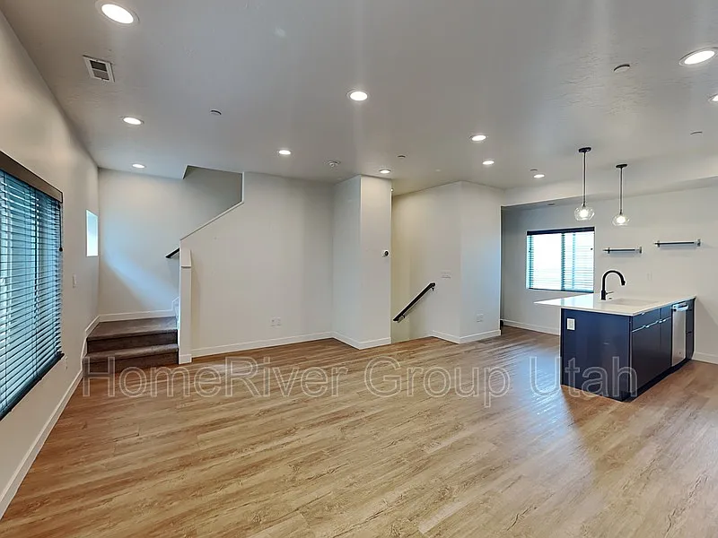 2 bed, 3.0 bath, 1300 sqft, $2,195 — Photo 3