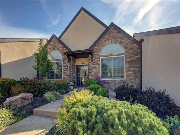 8130 W 131st Ct, Overland Park, KS 66213