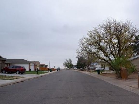 Exterior Neighborhood (street photo)