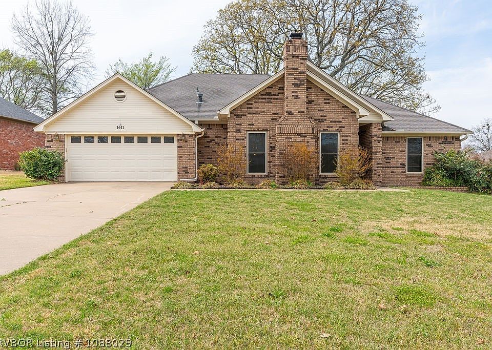 1st image of 1611 Somerset Way