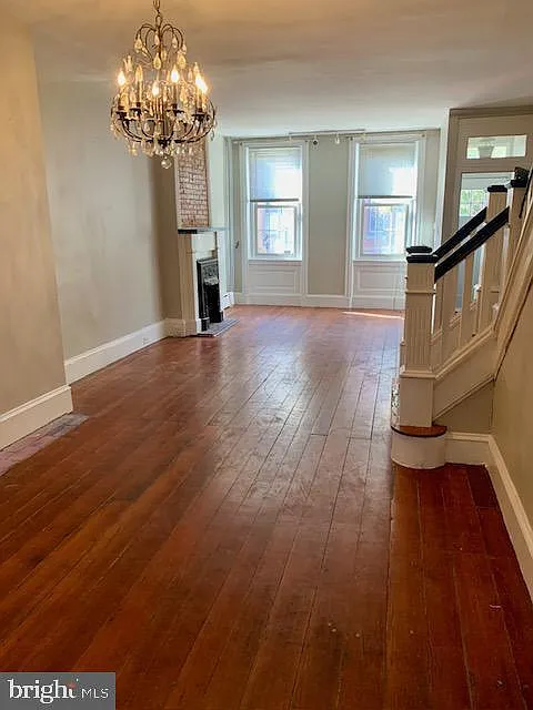 4 bed, 2.5 bath, 2360 sqft, $3,100 — Photo 2