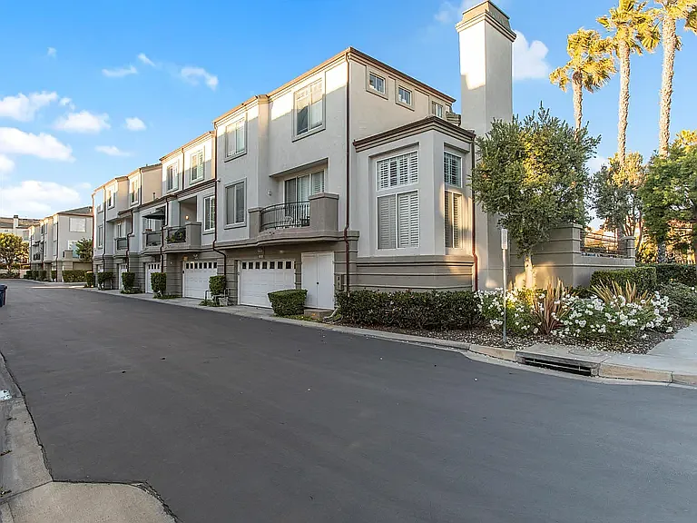 19457 Surf Dr — Photo 2