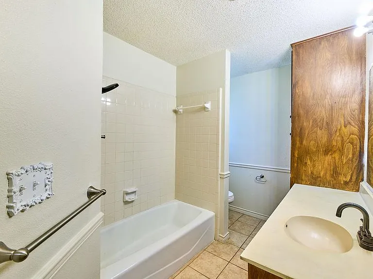 1105 Stratford Cv — Photo 25