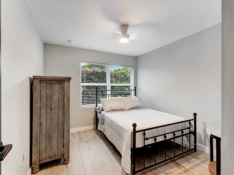 320 NW 3rd Ave — Photo 11
