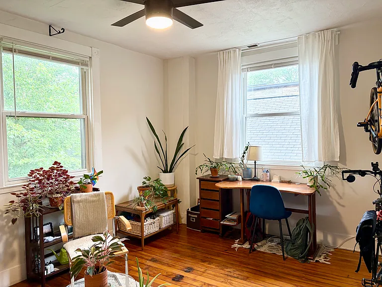 2085 Columbus Rd #4 — Photo 4