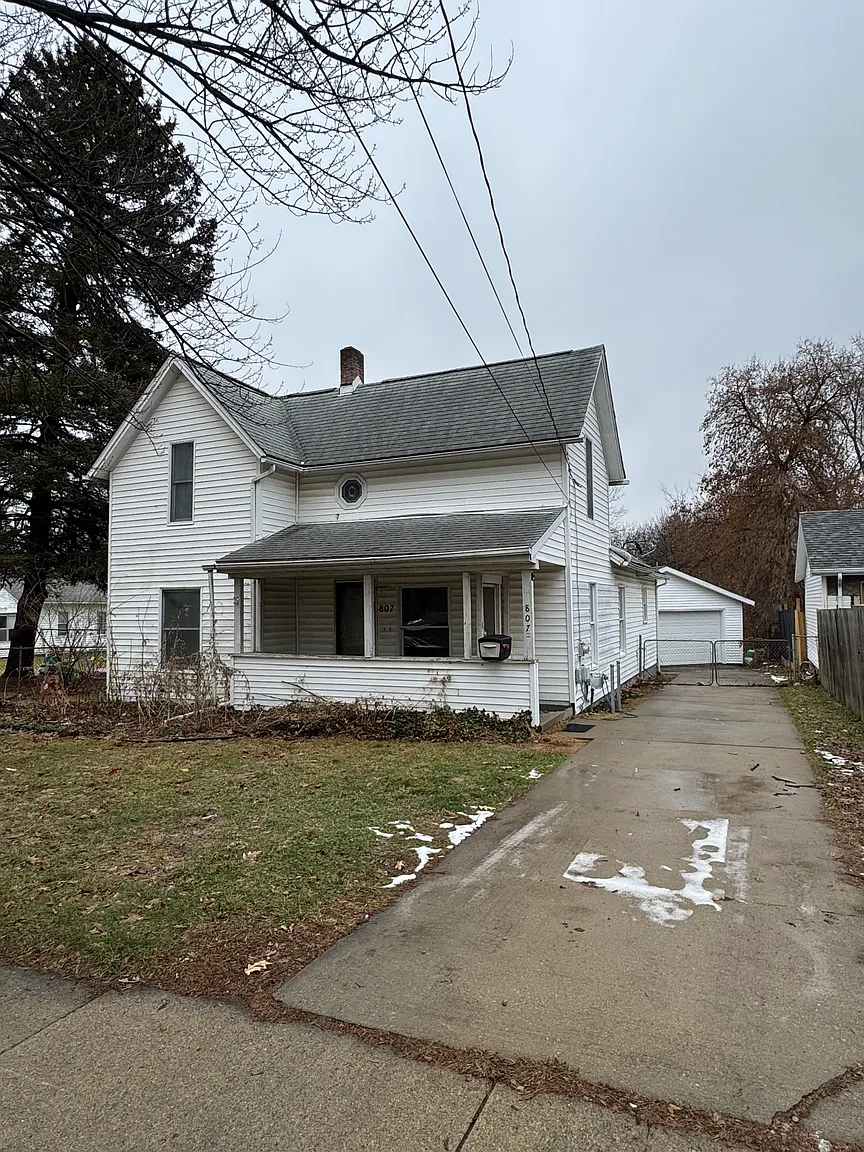 807 Edgewood St photo 1