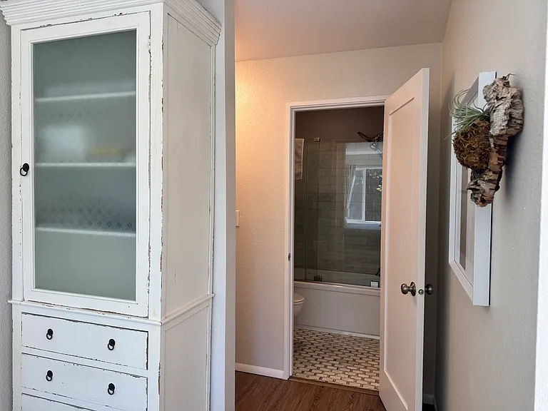 1614 NW Midlake Ln — Photo 16