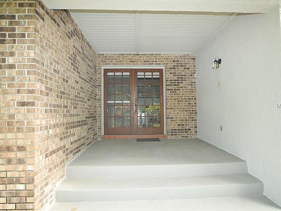 3rd image of 7445 Pinemount Dr