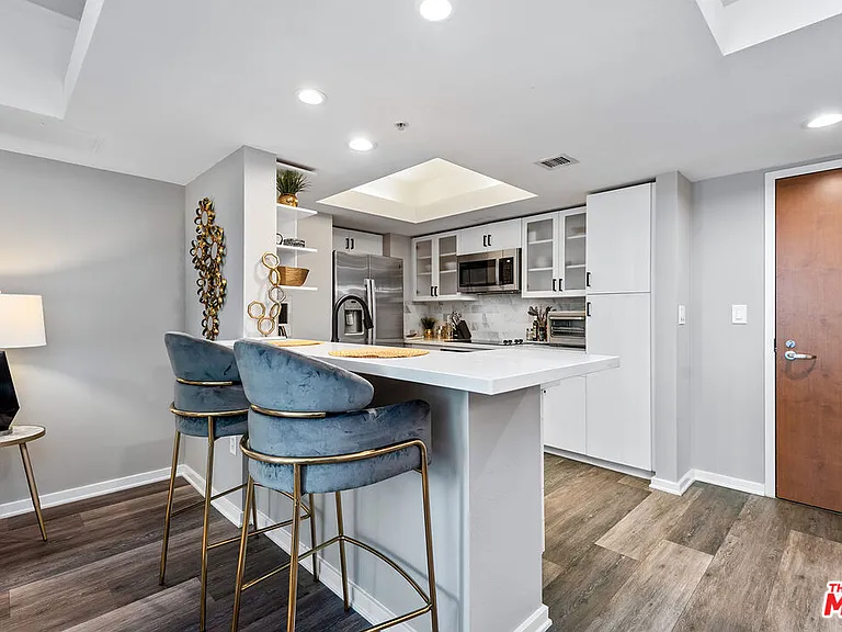 13700 Marina Pointe Dr #627 — Photo 6