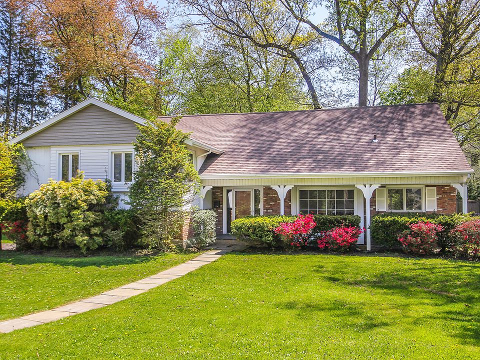 1st image of 22 Pinebrook Dr