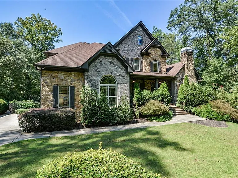 2210 Spalding Dr — Photo 6