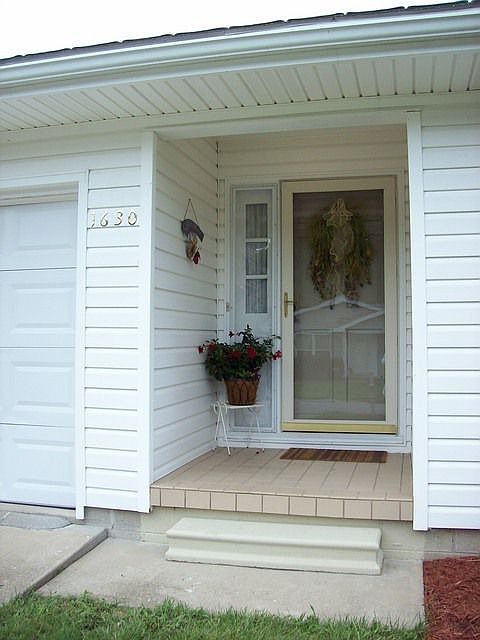 2nd image of 1630 Saunders Ave