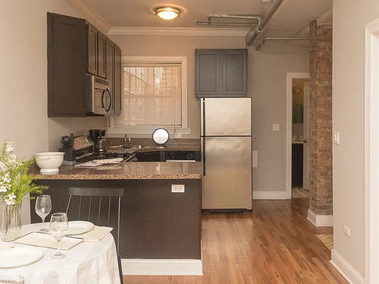 660 W. Barry — Photo 15