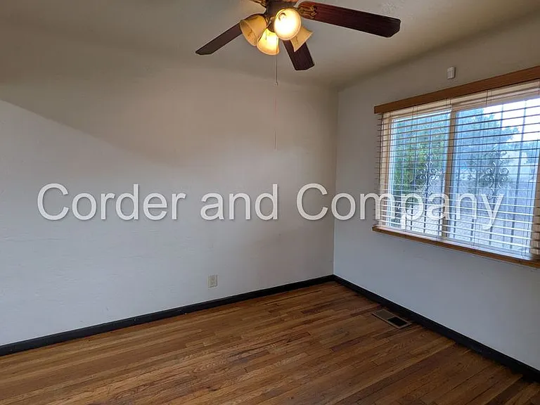 302 Valencia Dr NE — Photo 7