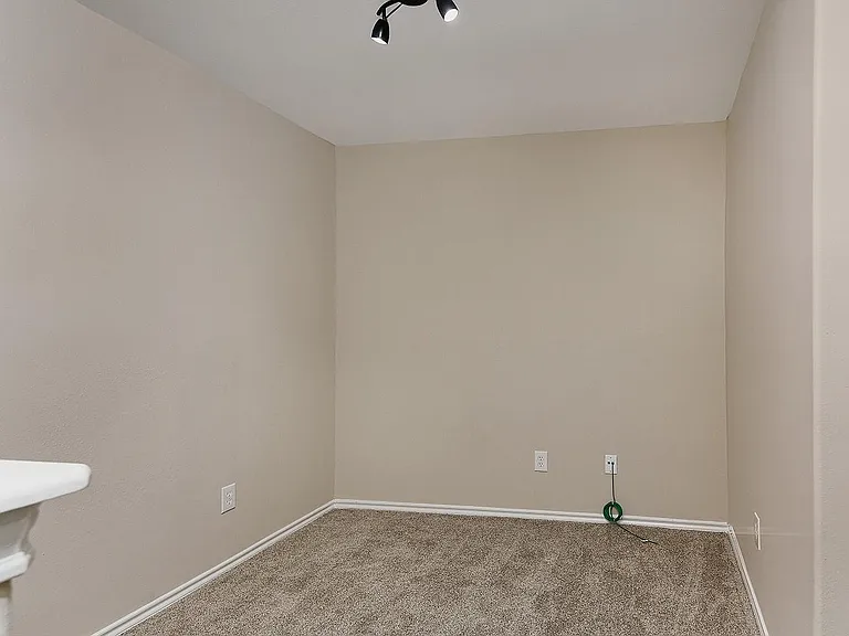 10 Peachridge Pl — Photo 12